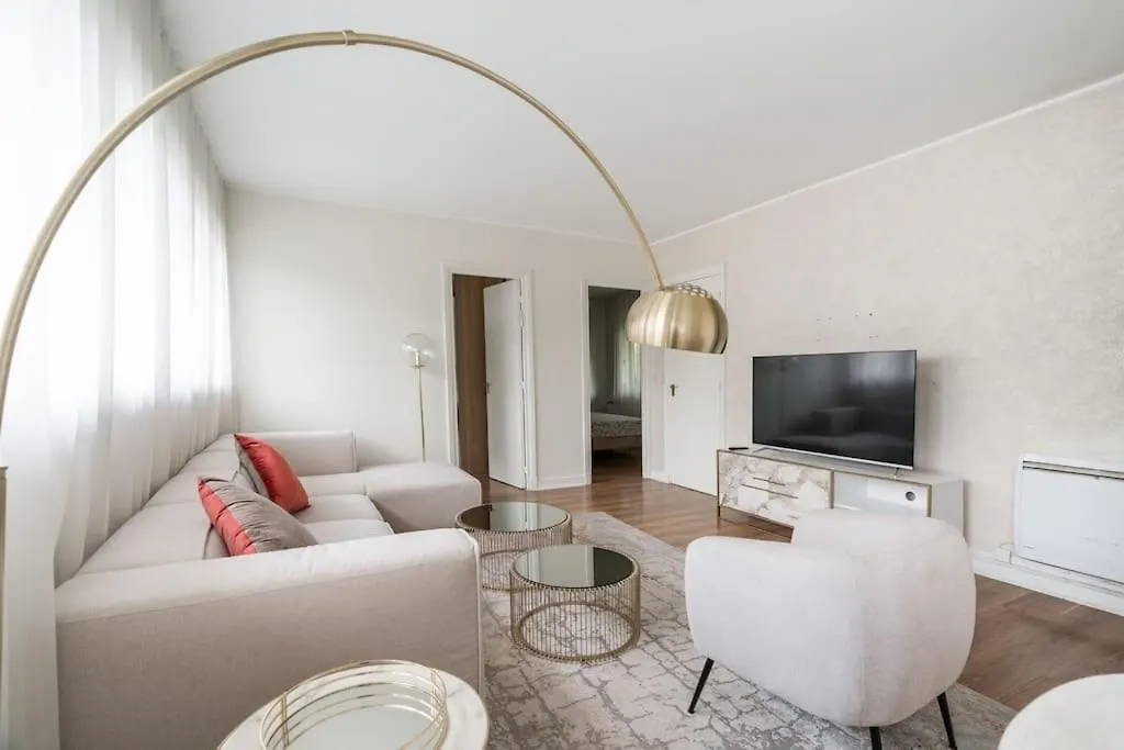 A Refined 2-bedroom Close Avenue Foch Appartement