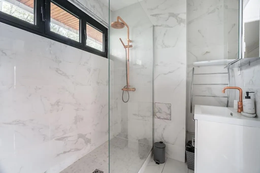 A Refined 2-bedroom Close Avenue Foch *