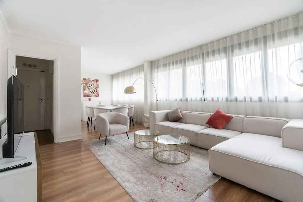 A Refined 2-bedroom Close Avenue Foch Appartement Paris