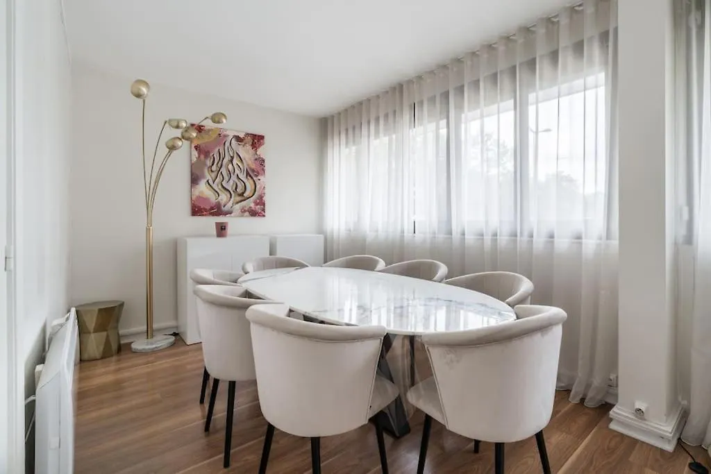 Апартаменты A Refined 2-bedroom Close Avenue Foch Париж