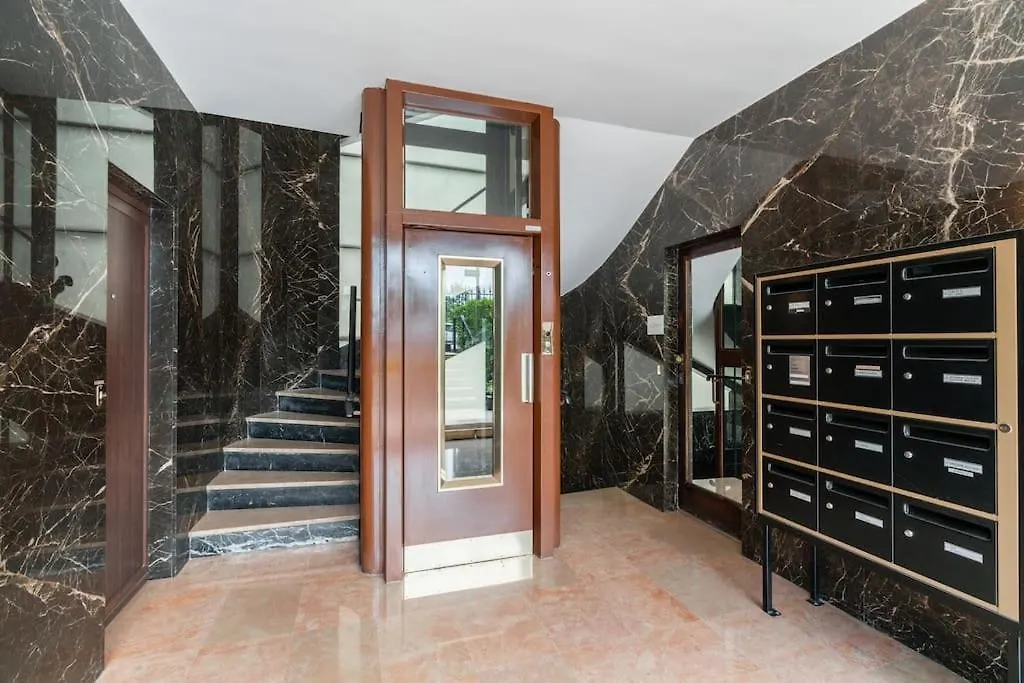 A Refined 2-bedroom Close Avenue Foch Апартаменты