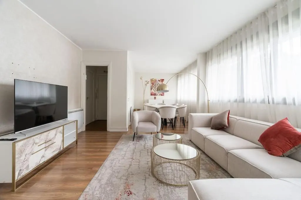 A Refined 2-bedroom Close Avenue Foch Апартаменты *
