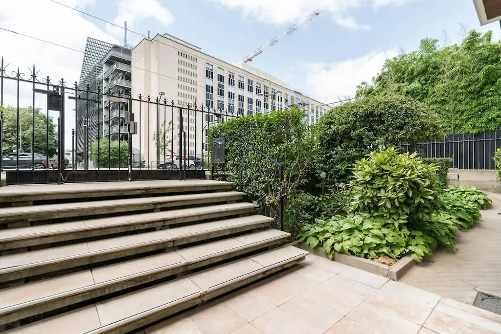 Apartment A Refined 2-bedroom Close Avenue Foch *